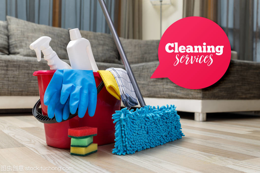 清潔服務(wù)。海綿、 化學(xué)品和拖把